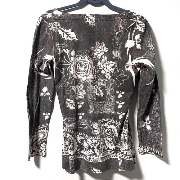 Y2K M by AMOUR Gray White Floral Embellished V-Neck Long Sleeve Top Size Small - Picture 2 of 13